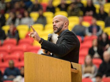 Chancellor Jon Cornish welcoming incoming UCalgary students to campus at the annual You at UCalgary event.